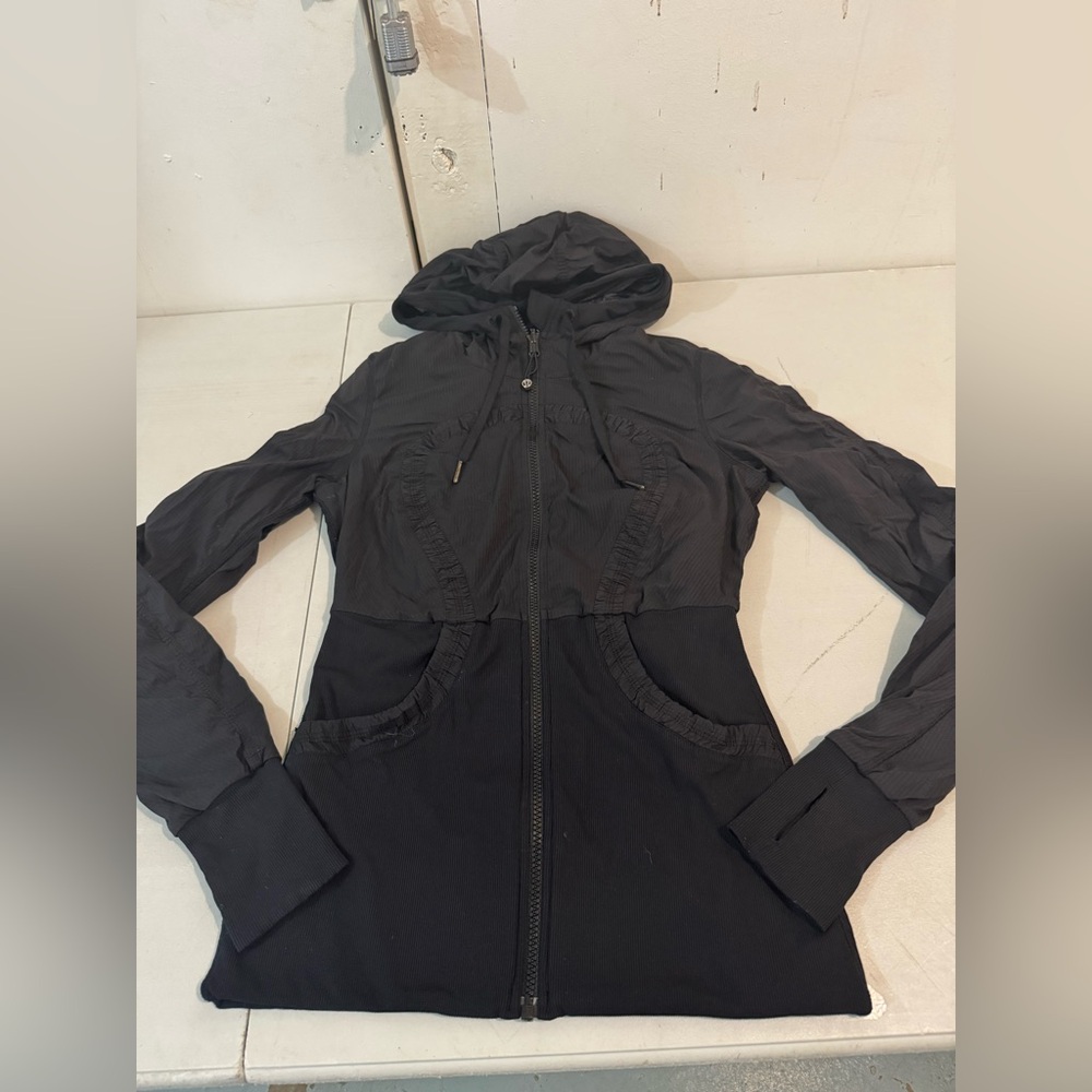 Lululemon womens zipper jacket size 8